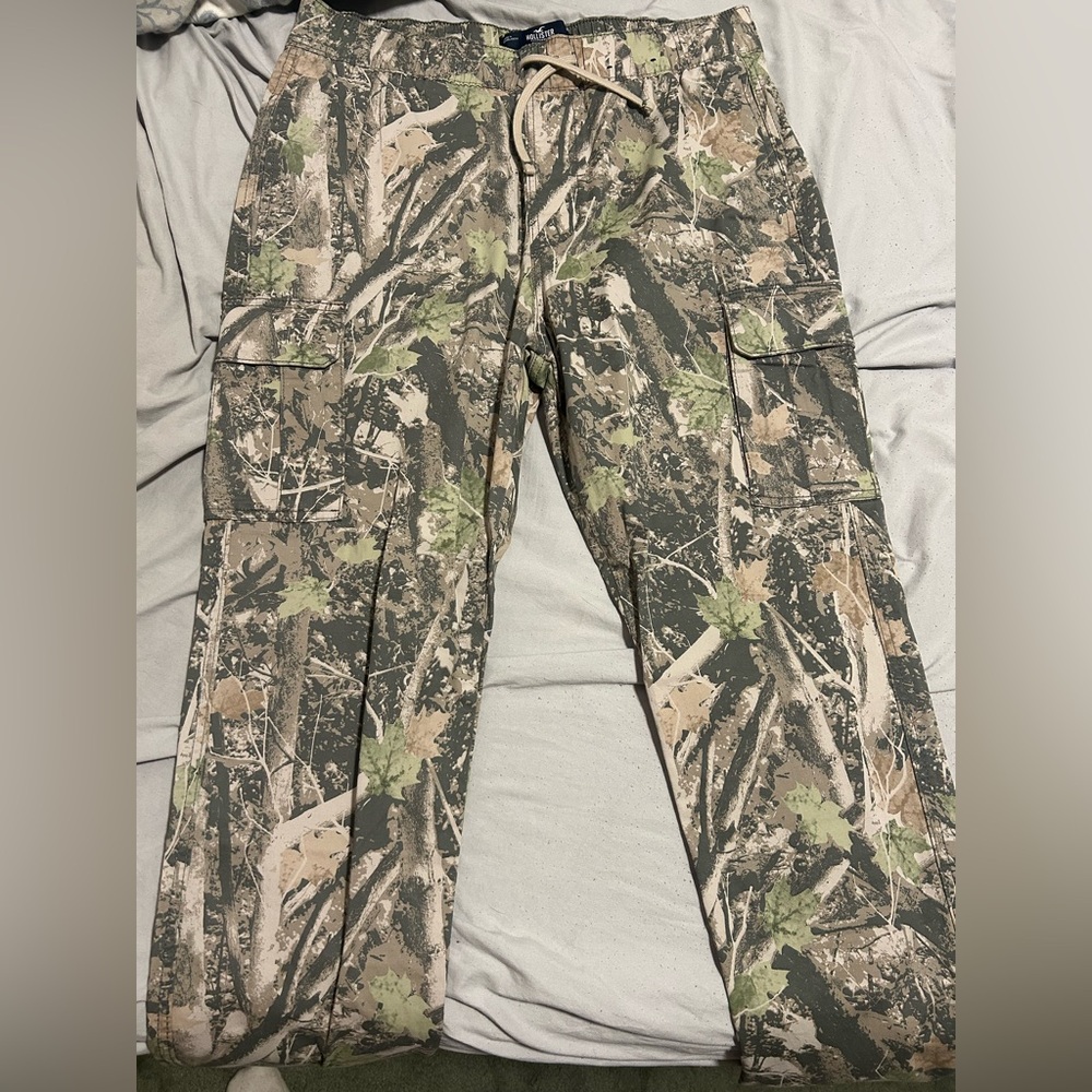 Hollister men’s cargo pants